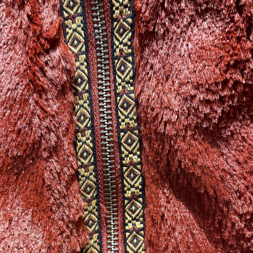 Woman Fleece Vest in Burgundy
Super soft with pockets - Picture 4 of 5